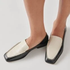 Dolce Vita BENY FLATS WHITE BLACK CRINKLE PATENT -Modish Shoe DOLCEVITA FLATS BENY WHITEBLACKCRINKLEPATENT ONFOOT 3