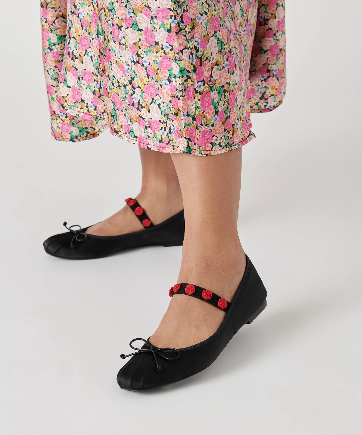Dolce Vita LILLY BALLET FLATS BLACK MULTI SATIN 4 Dolce Vita LILLY BALLET FLATS BLACK MULTI SATIN - Image 4