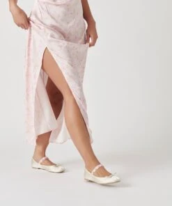 Dolce Vita LILLY BALLET FLATS IVORY MULTI SATIN -Modish Shoe DOLCEVITA FLATS LILLY IVORYMULTISATIN ONFOOT 3