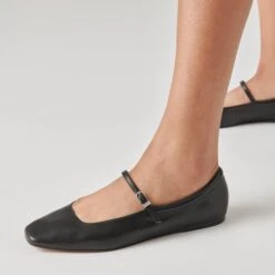 REYES BALLET FLATS BLACK LEATHER -Modish Shoe DOLCEVITA FLATS REYES BLACKLEATHER ONFOOT 1