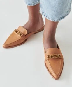 SIDON FLATS BROWN LEATHER -Modish Shoe DOLCEVITA FLATS SIDON BROWNLEATHER ONFOOT