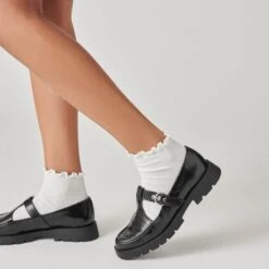 Dolce Vita EBBIE FLATS MIDNIGHT PATENT LEATHER -Modish Shoe DOLCEVITA LOAFERS EBBIE MIDNIGHTPATENTLEATHER ONFOOT 2