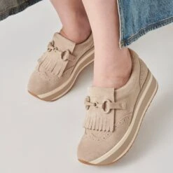 Dolce Vita JHAX SNEAKERS ALMOND SUEDE 19 Dolce Vita JHAX SNEAKERS ALMOND SUEDE -Modish Shoe DOLCEVITA SNEAKERS JHAX ALMONDSUEDE ONFOOT
